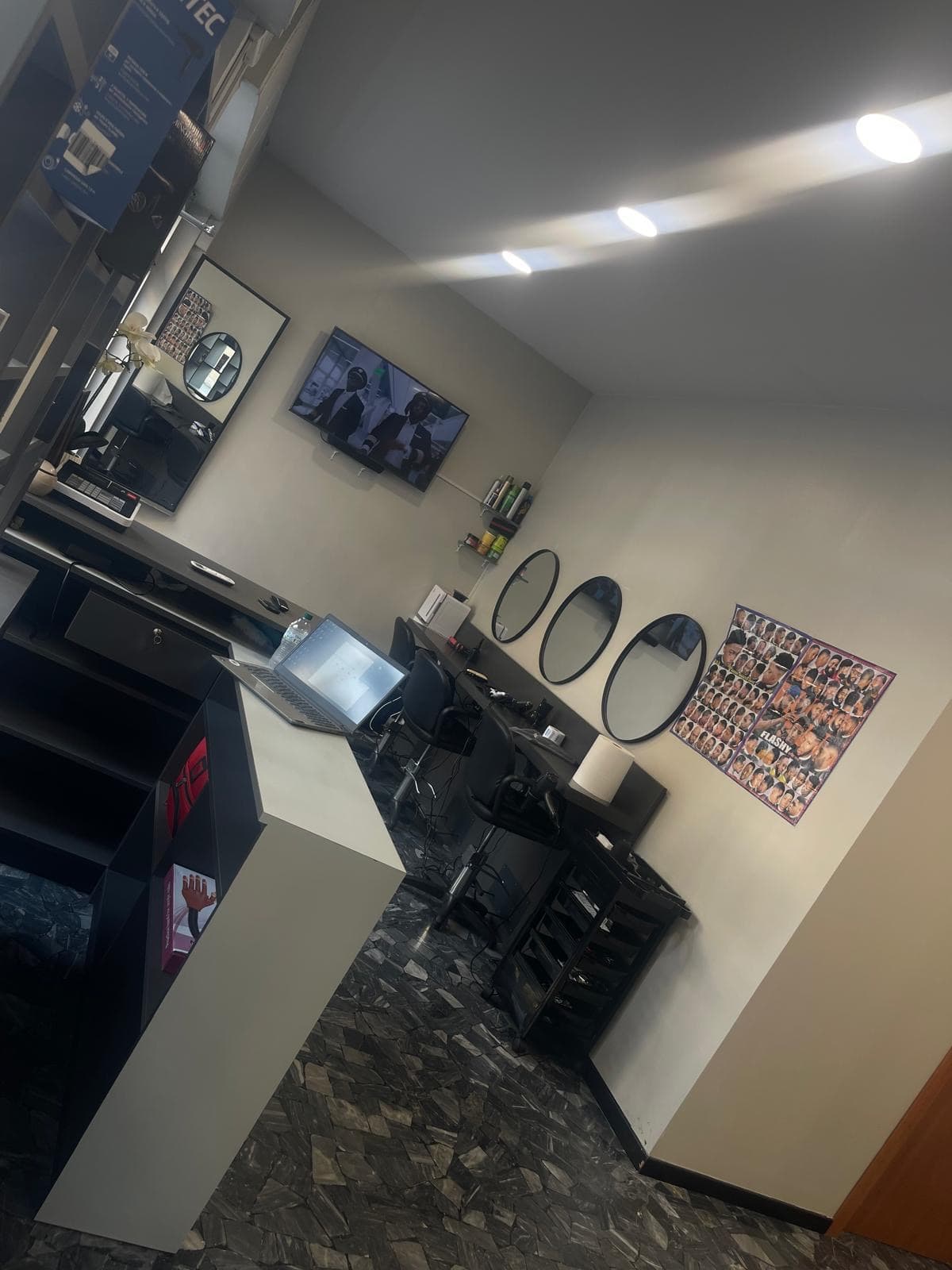 Photo 1 of Cash beauty salon 's work